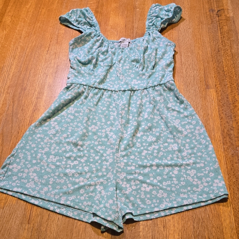 Rue 21 Women Small Mint White Floral Ruffle Sleeveless Short‎ Stretchy Romper